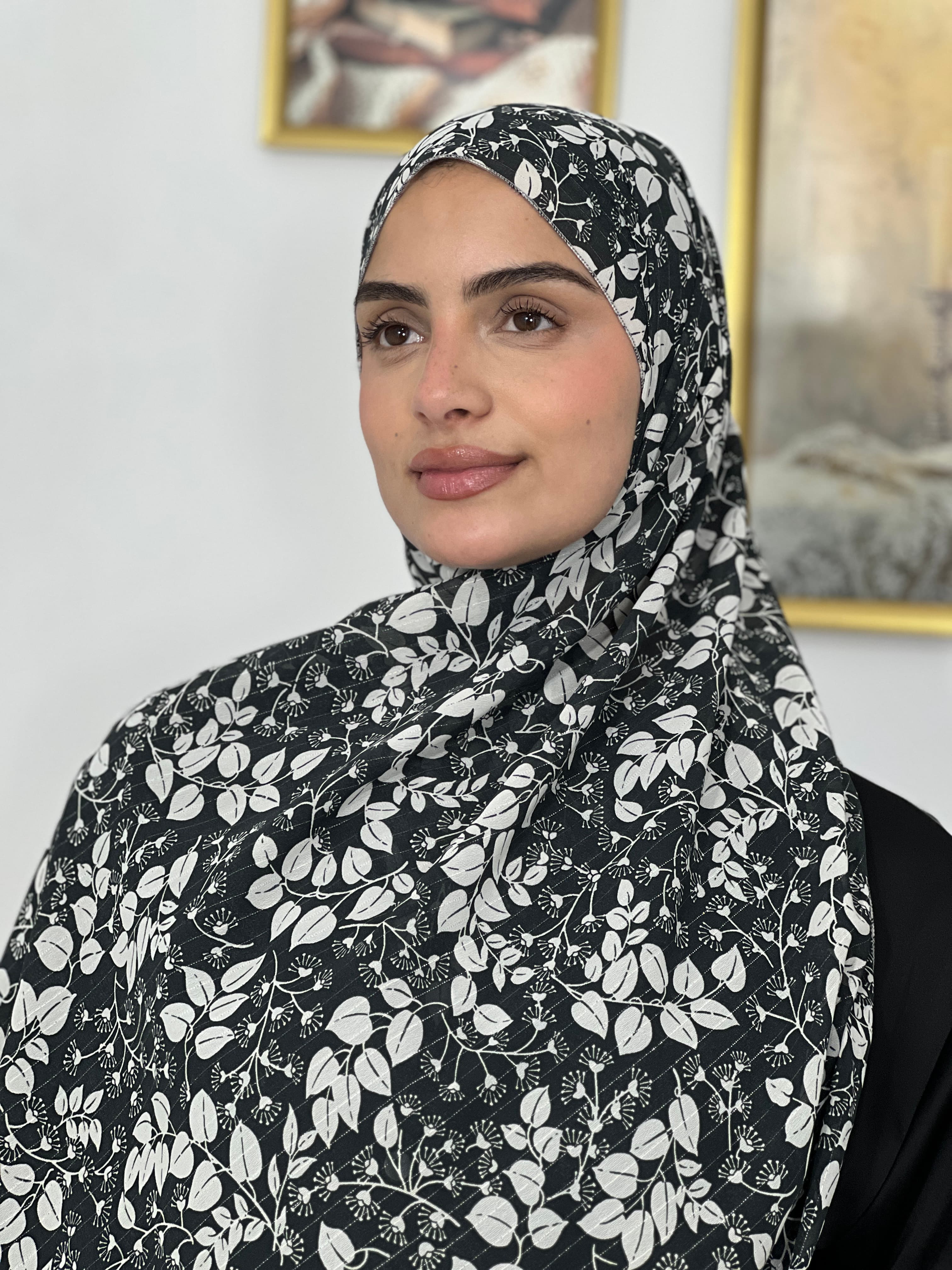 Allurina scarf - "White Leaves"