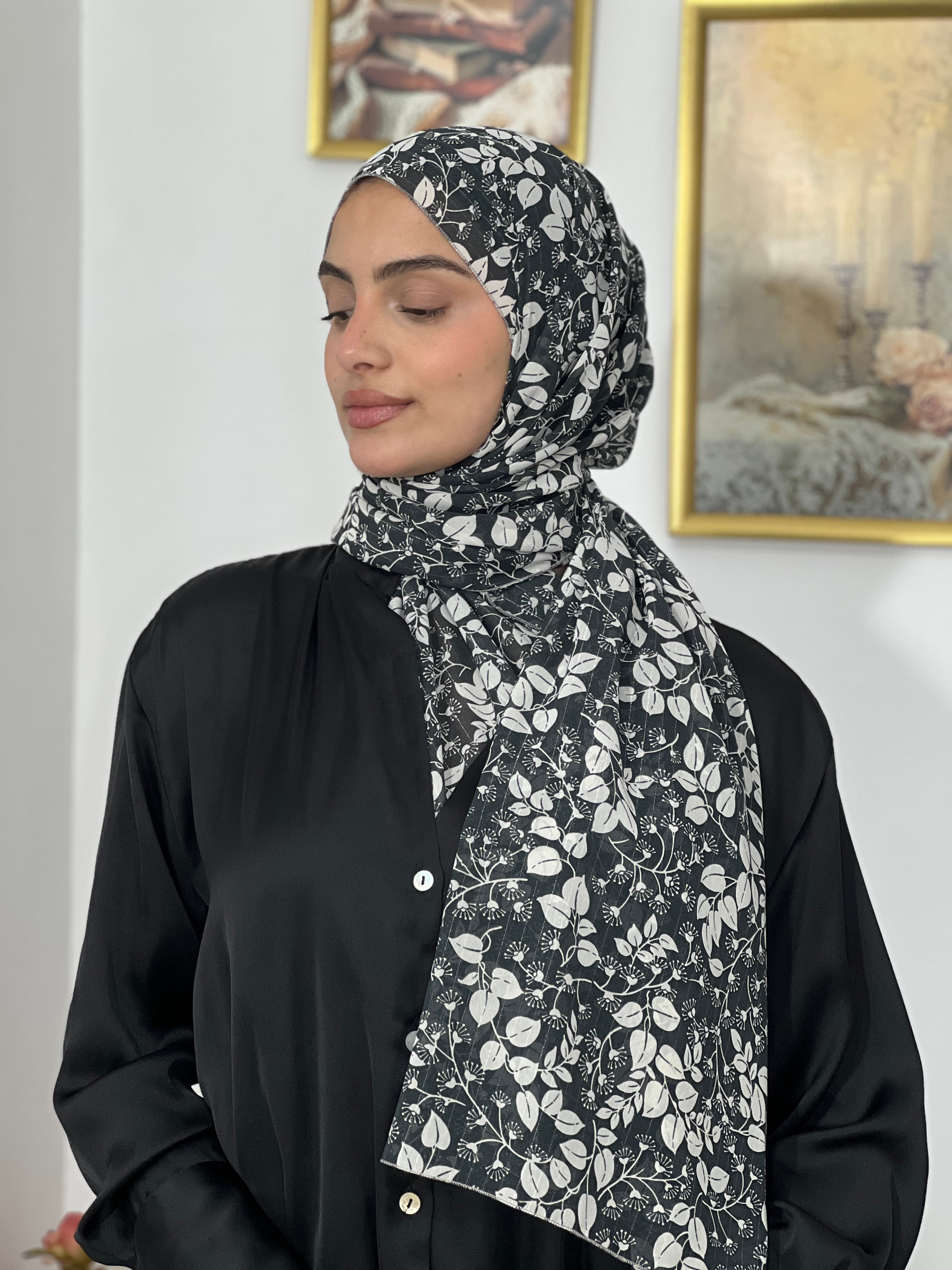 Allurina scarf - "White Leaves"