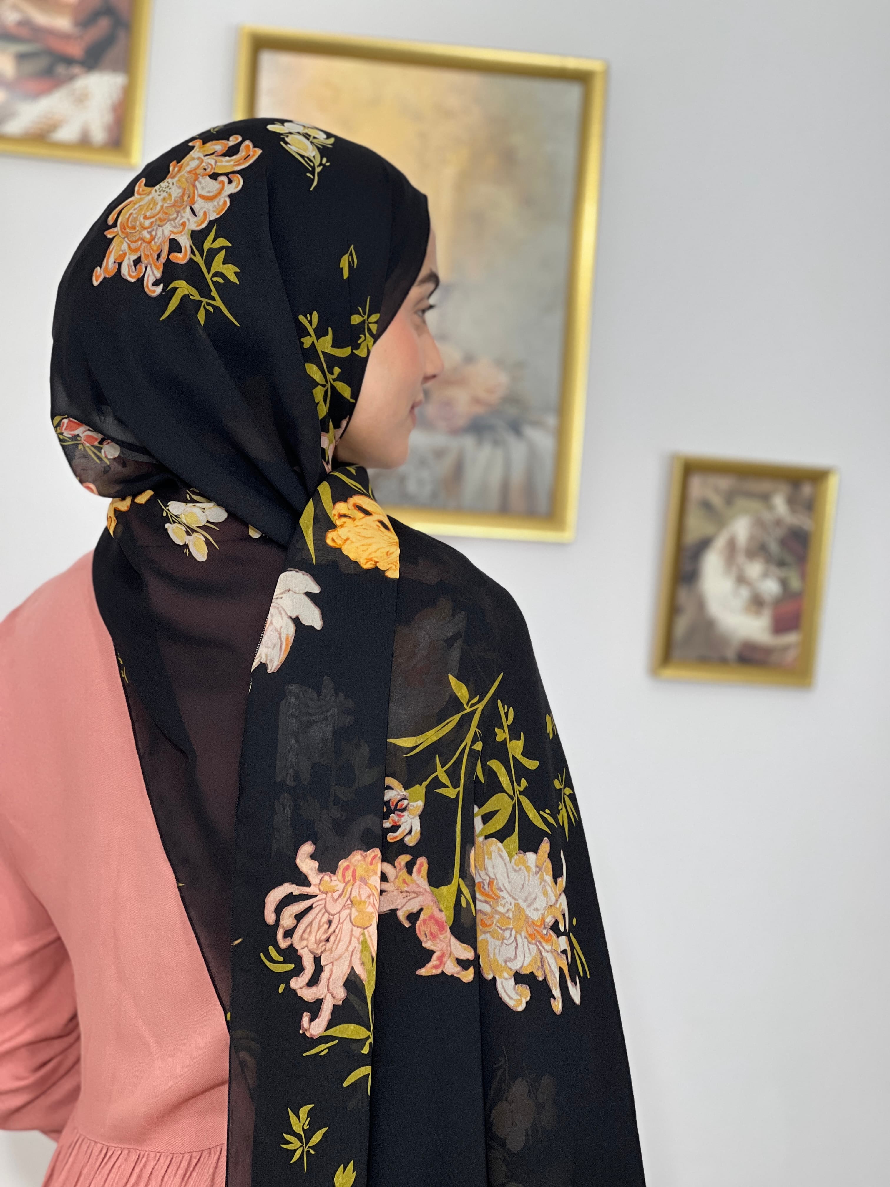 Allurina scarf - "Chrysanthemum"