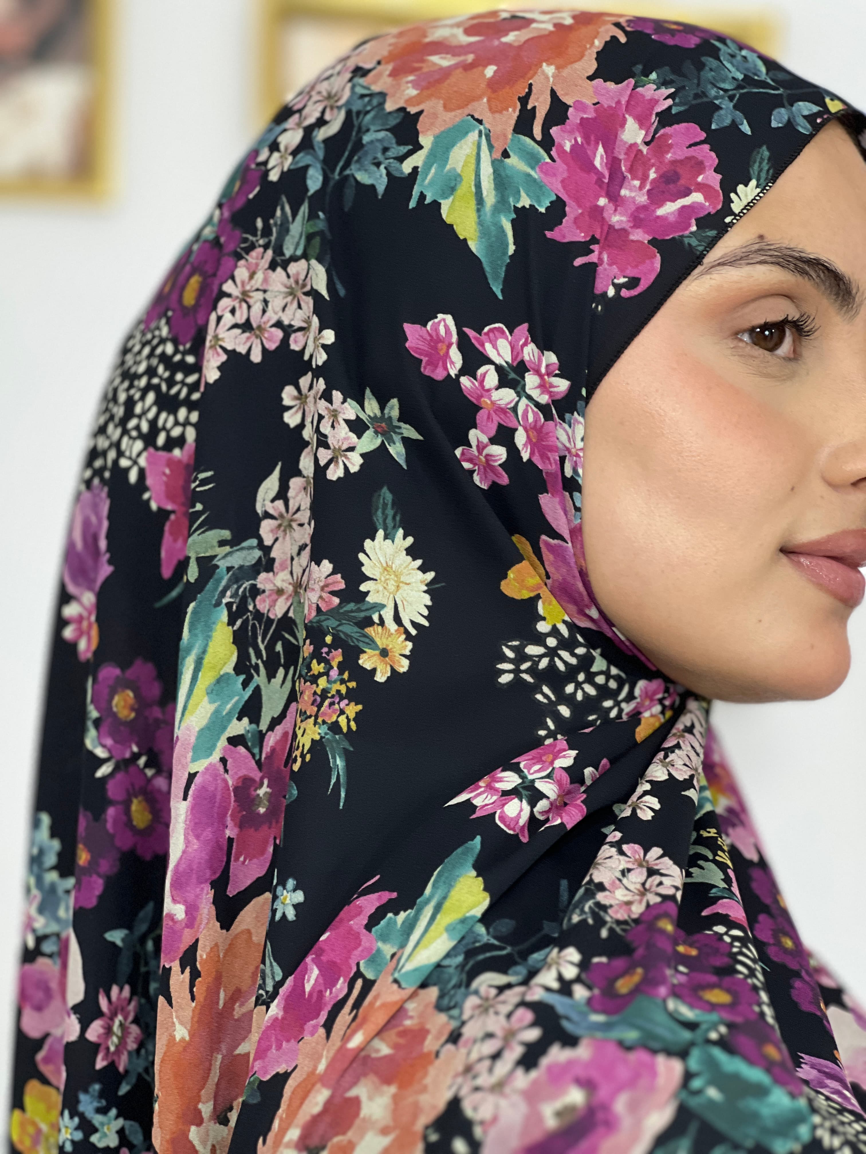 Allurina scarf - "Dark Bouquet"