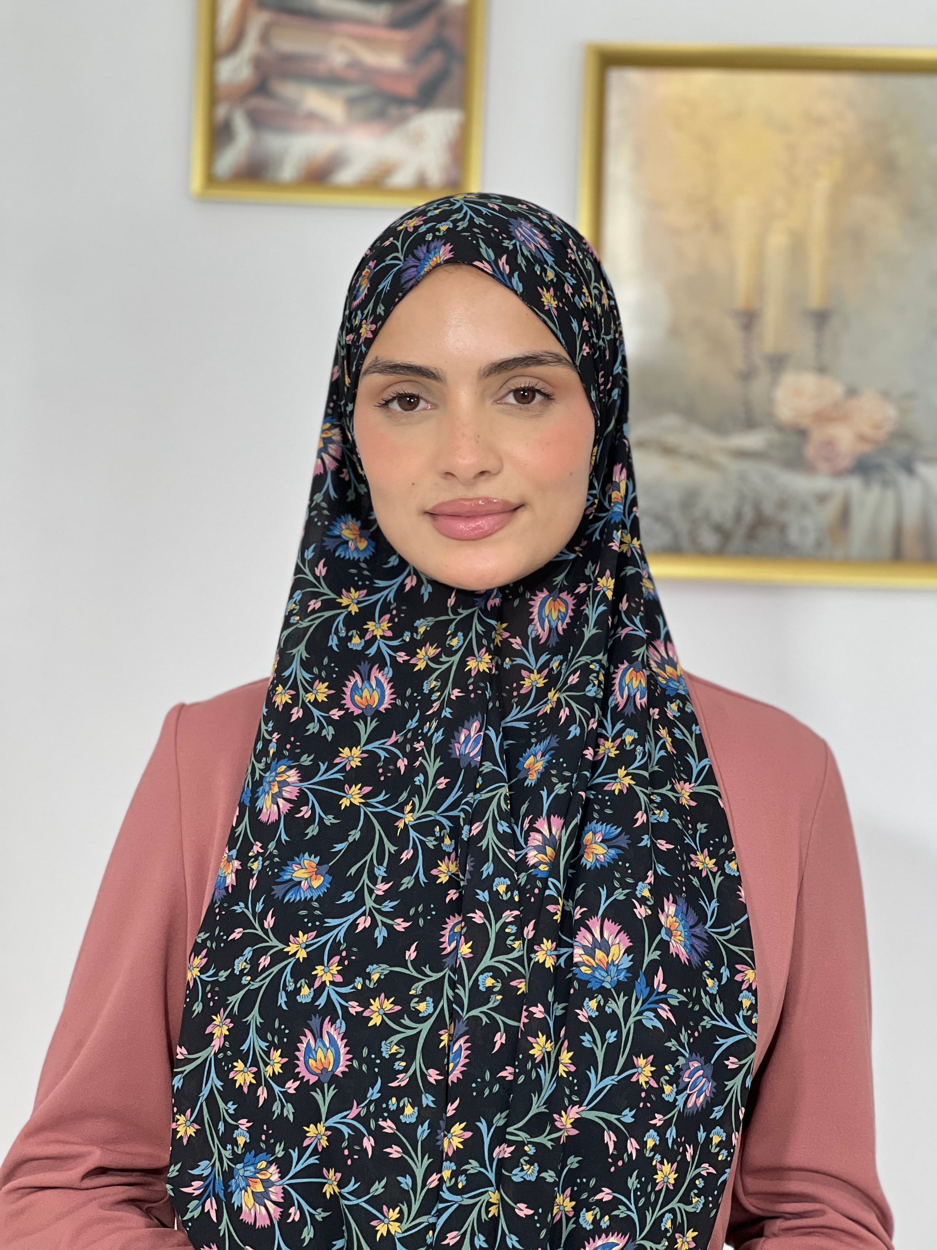 Allurina scarf - "Black Wildflower"
