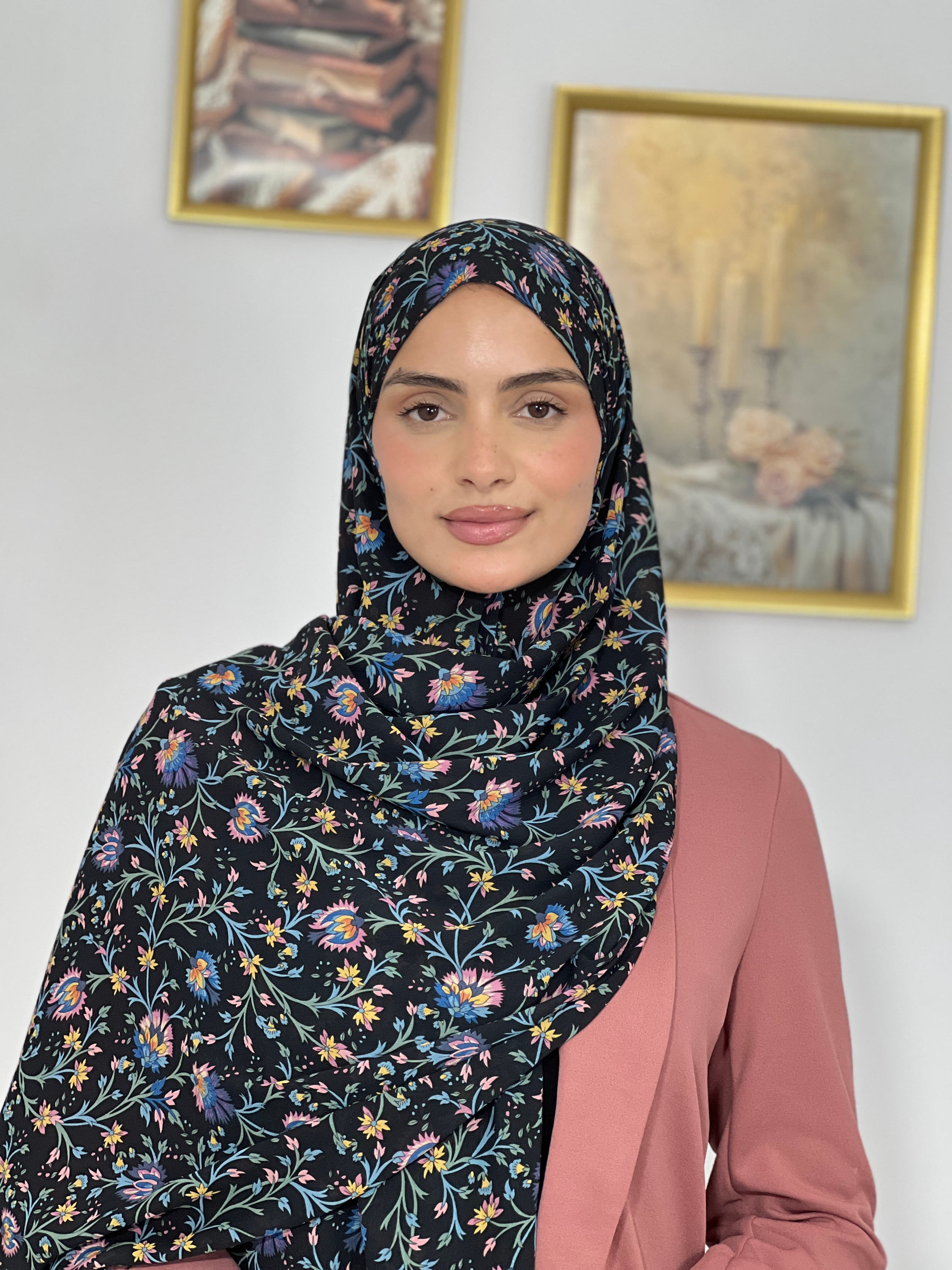 Allurina scarf - "Black Wildflower"
