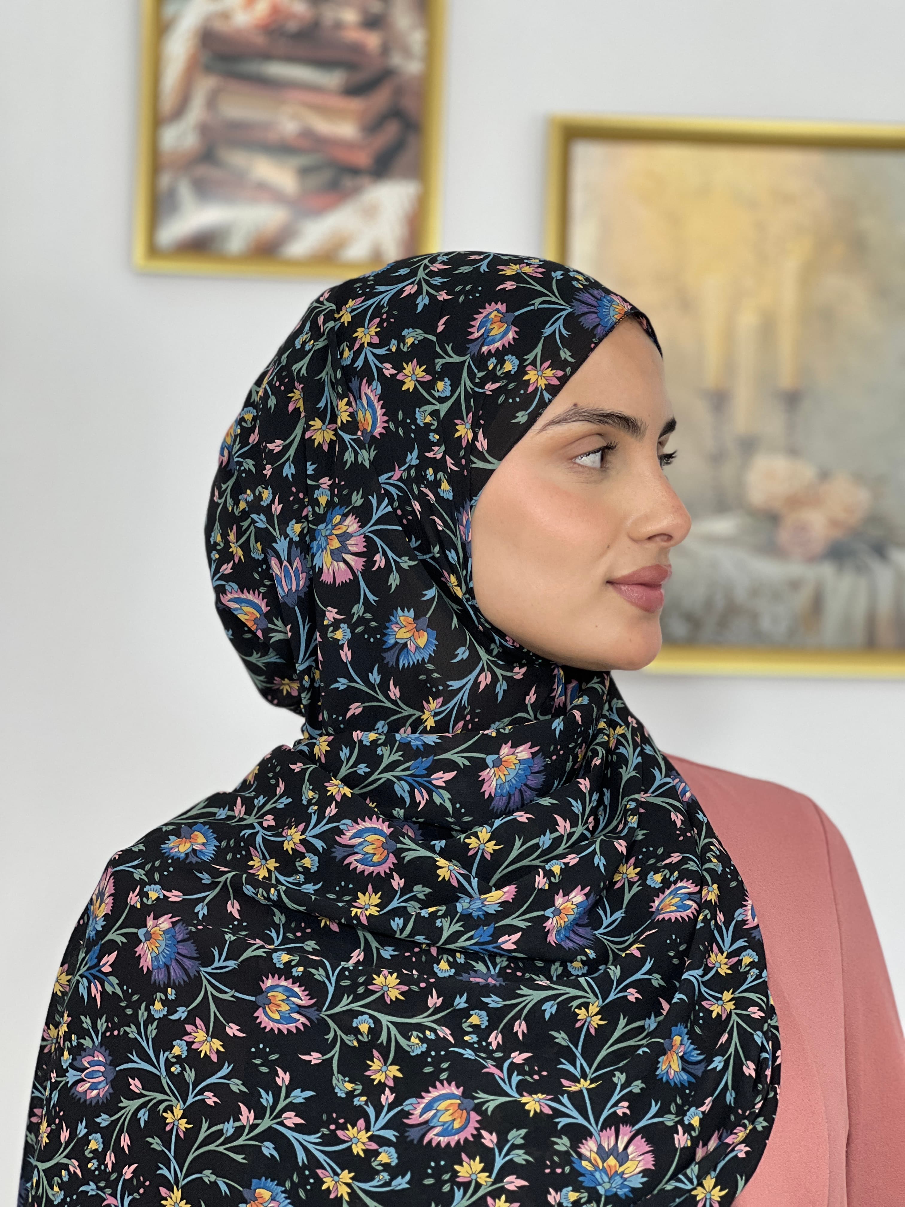 Allurina scarf - "Black Wildflower"