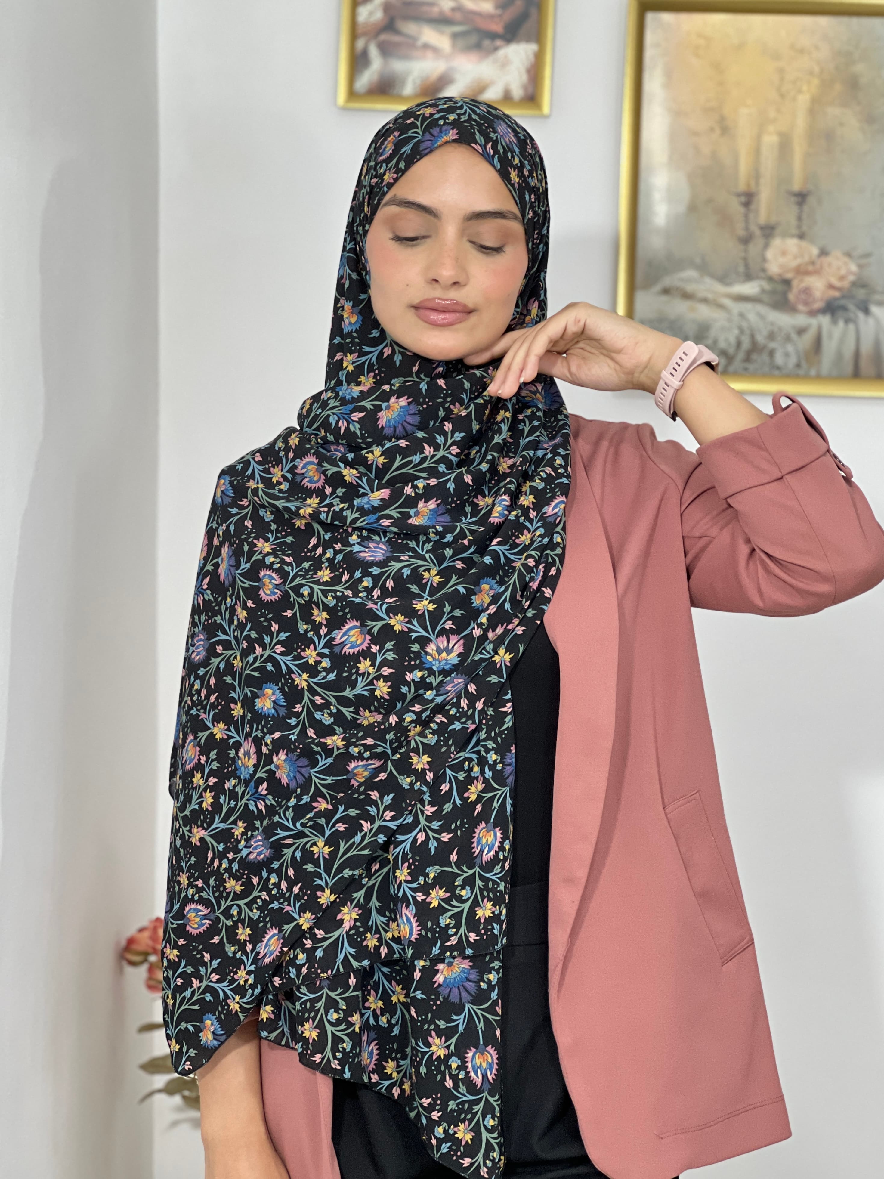 Allurina scarf - "Black Wildflower"