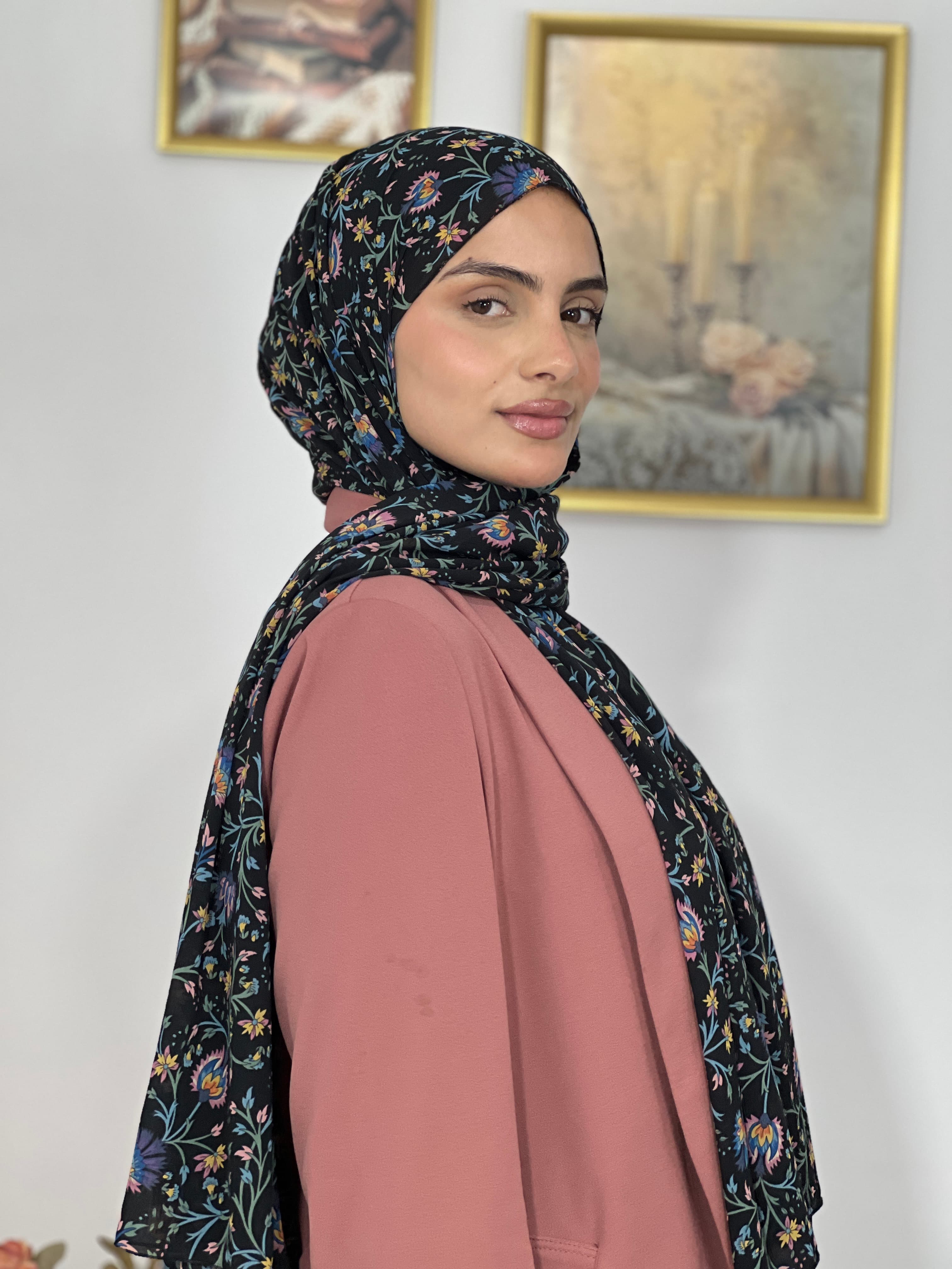 Allurina scarf - "Black Wildflower"