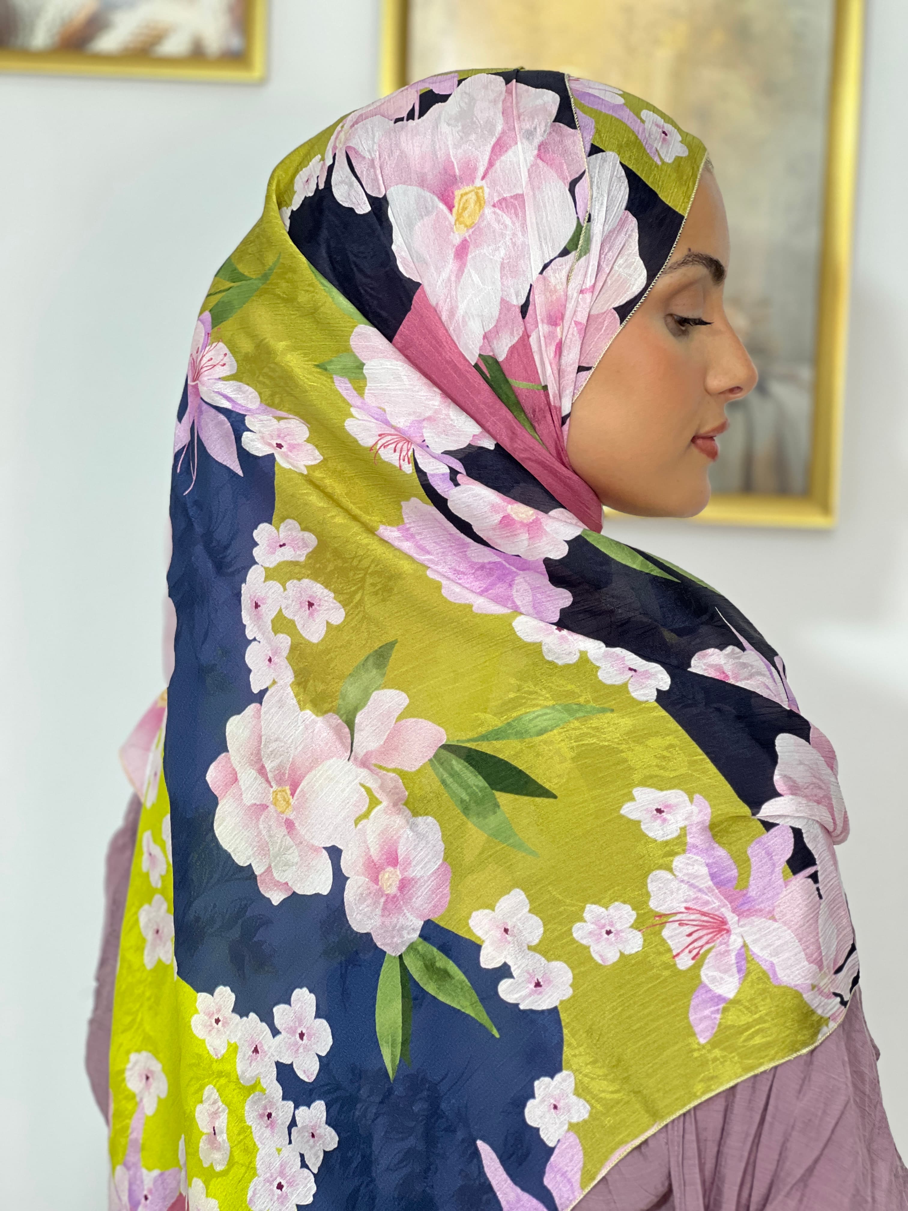 Allurina scarf - "Lime Orchid"
