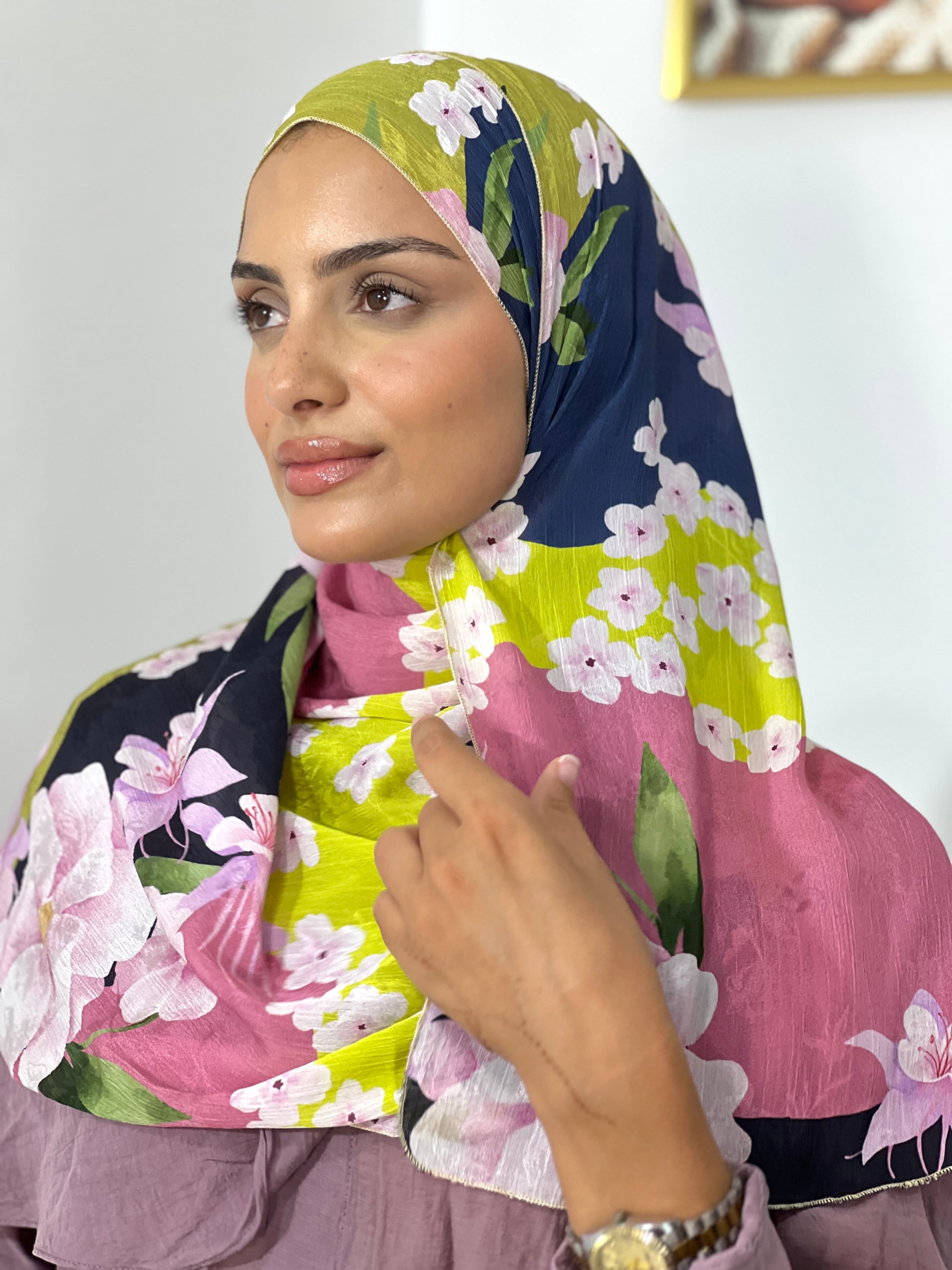 Allurina scarf - "Lime Orchid"