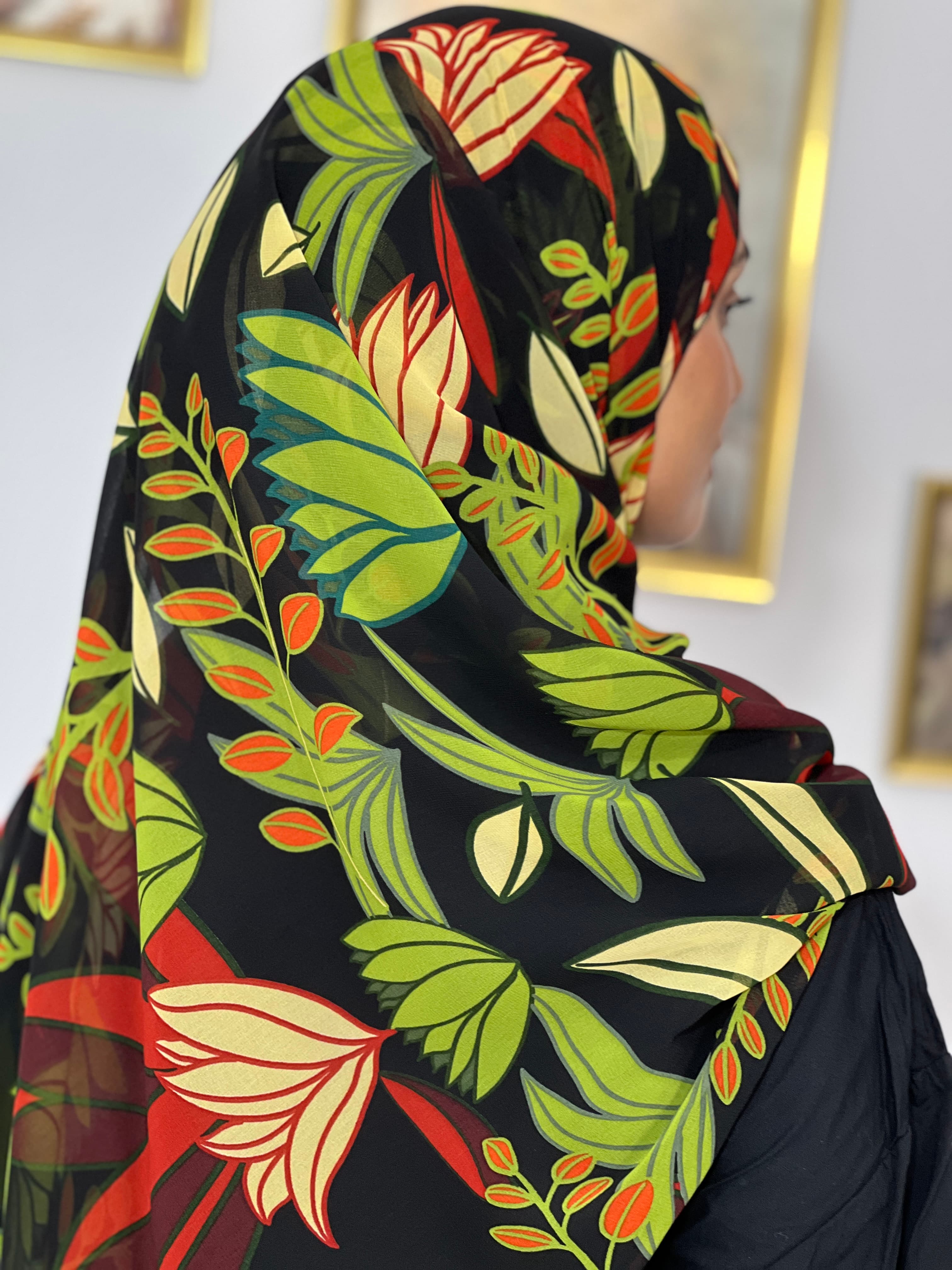 Allurina scarf - "Exotic Leaves"
