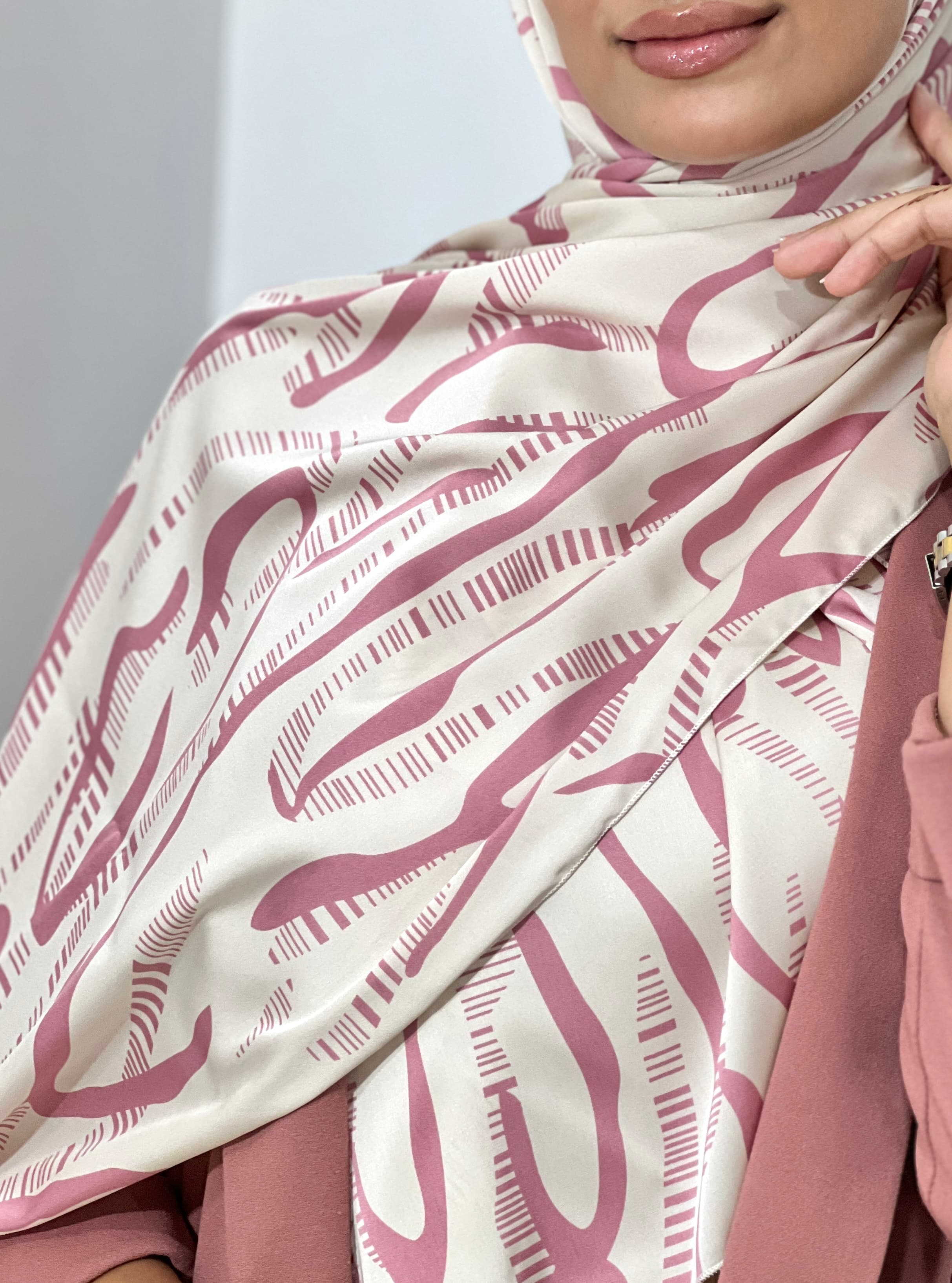 Allurina scarf - "Blush Current"