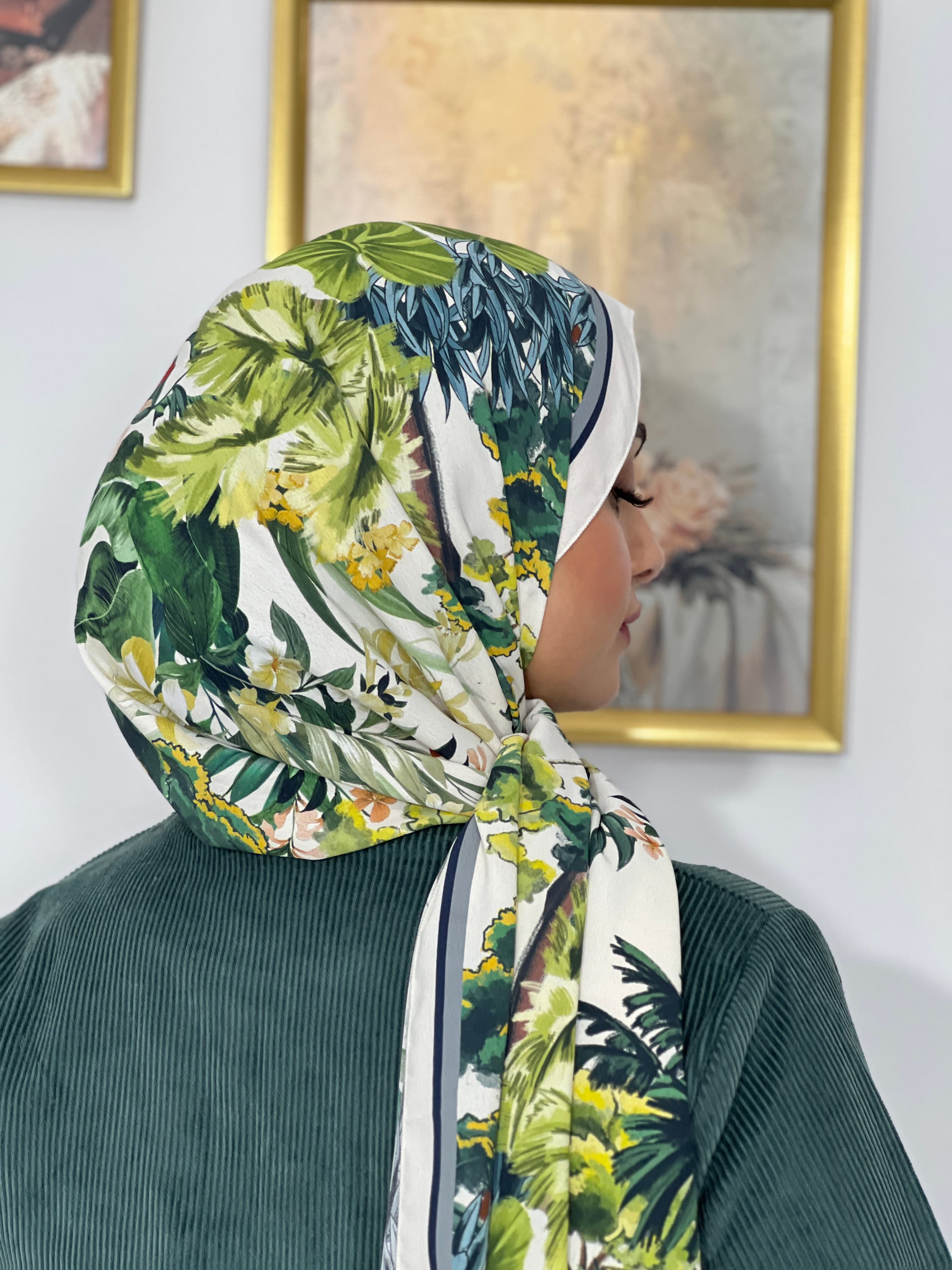 Allurina scarf - "White Tropical"