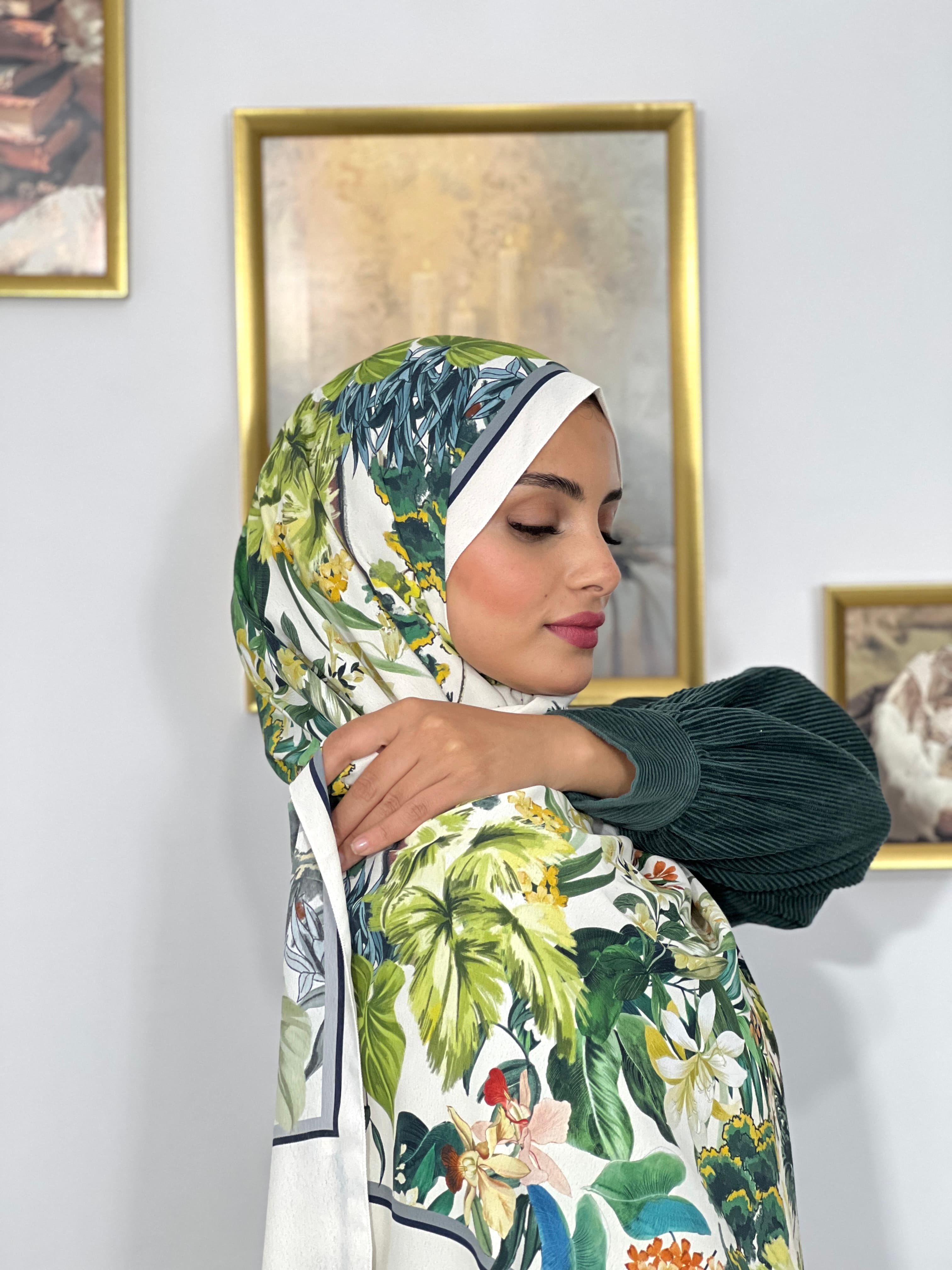 Allurina scarf - "White Tropical"