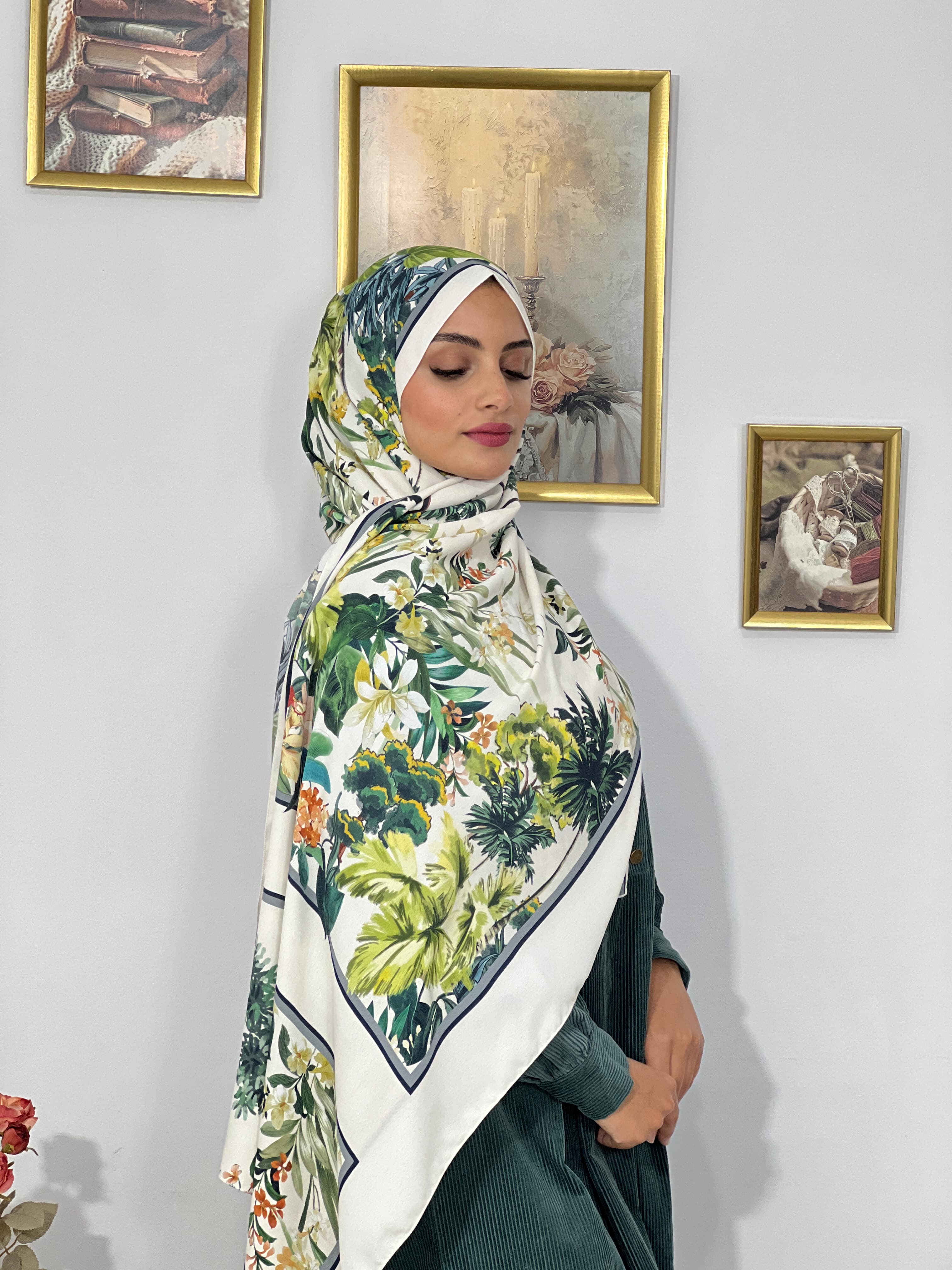 Allurina scarf - "White Tropical"