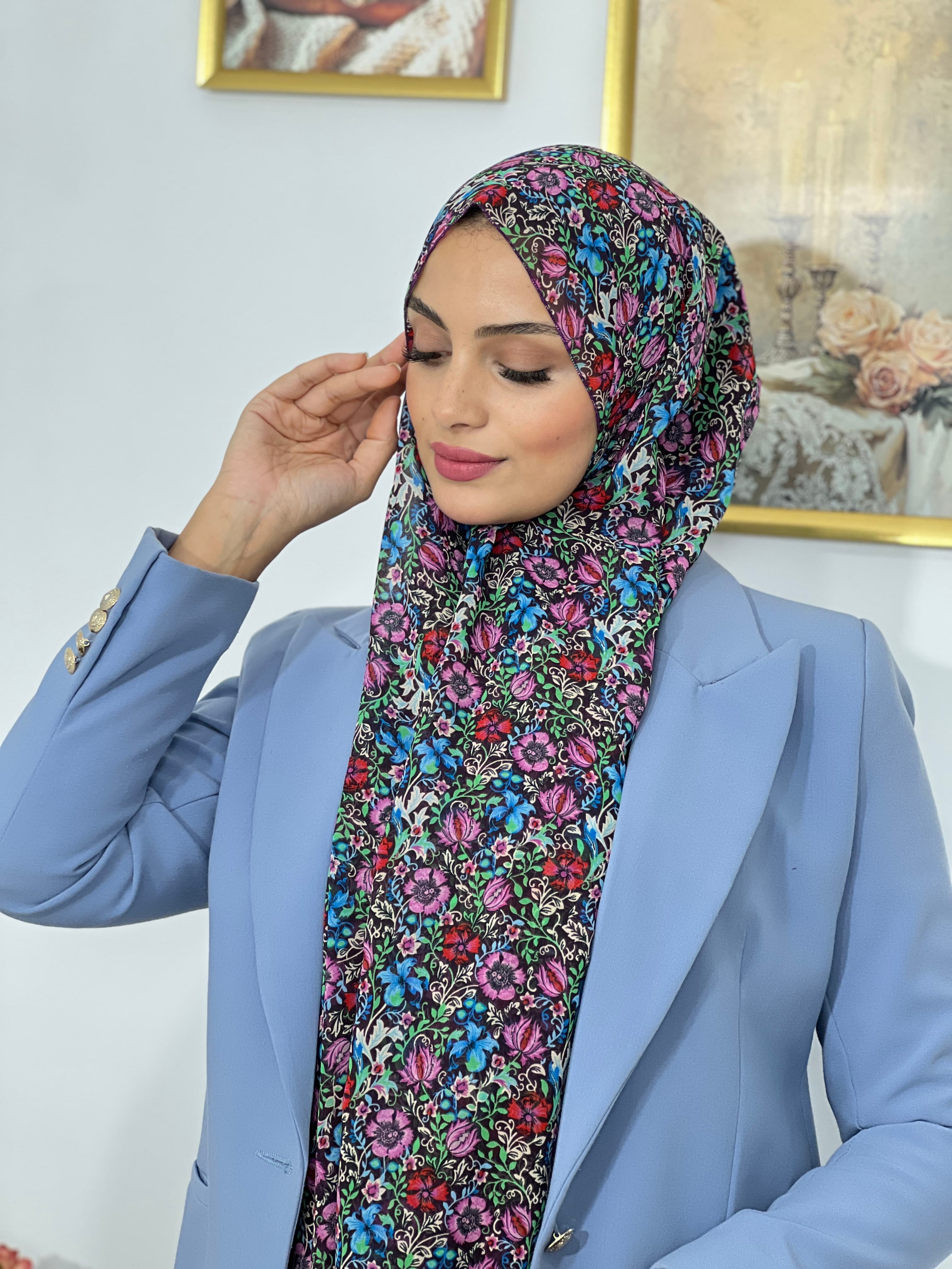 Allurina scarf - "Black Wildflower"