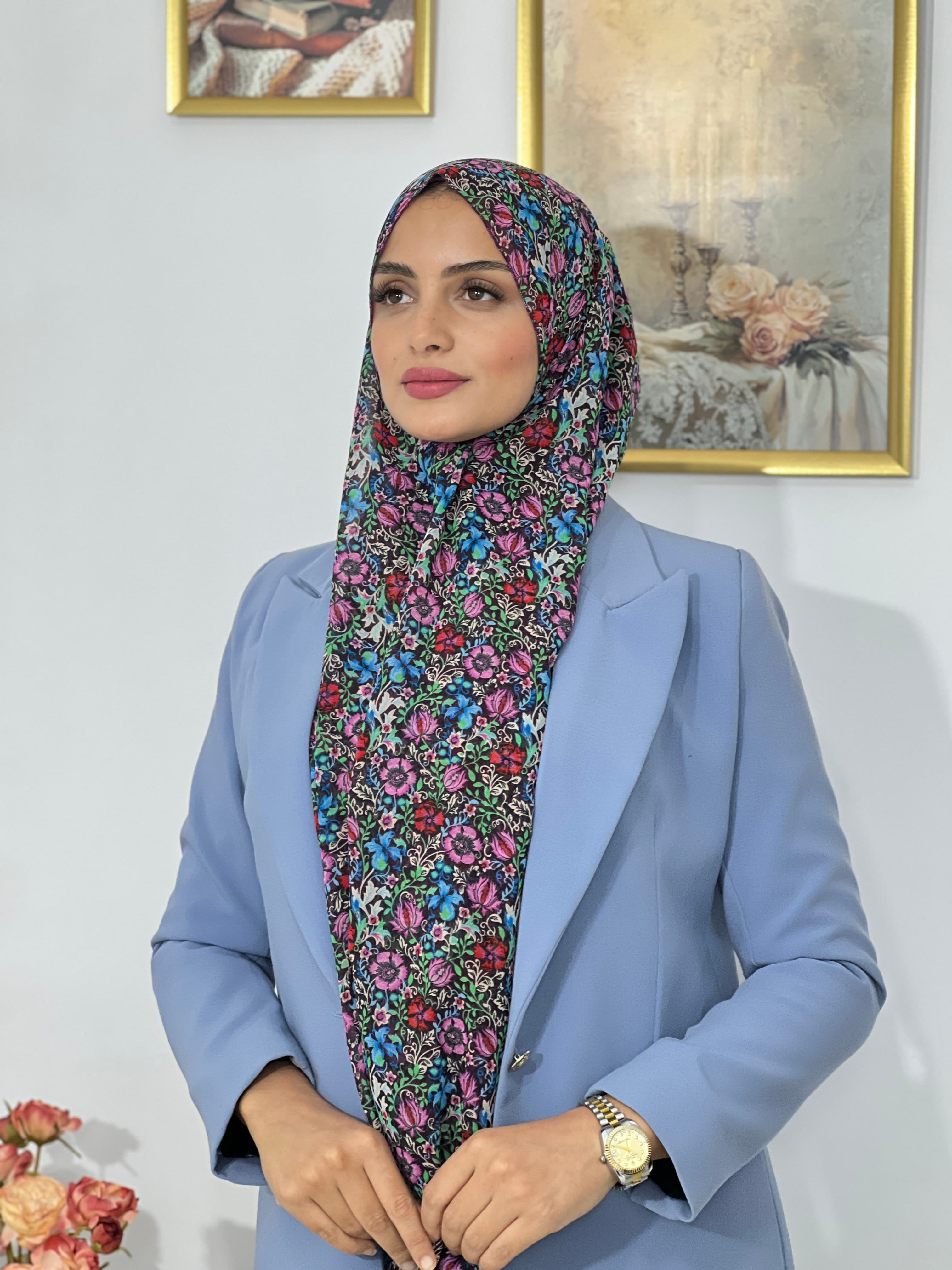 Allurina scarf - "Black Wildflower"