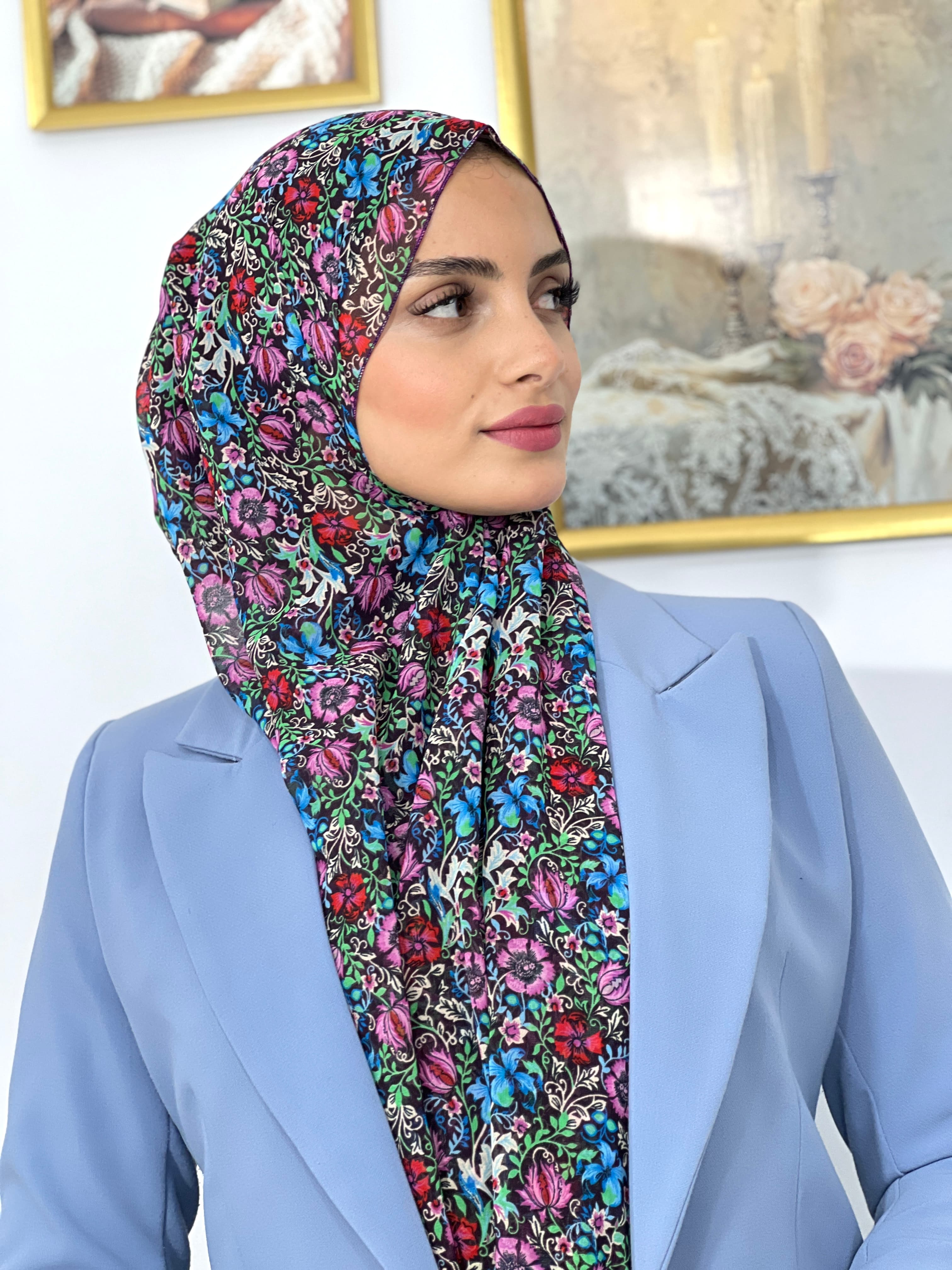 Allurina scarf - "Black Wildflower"