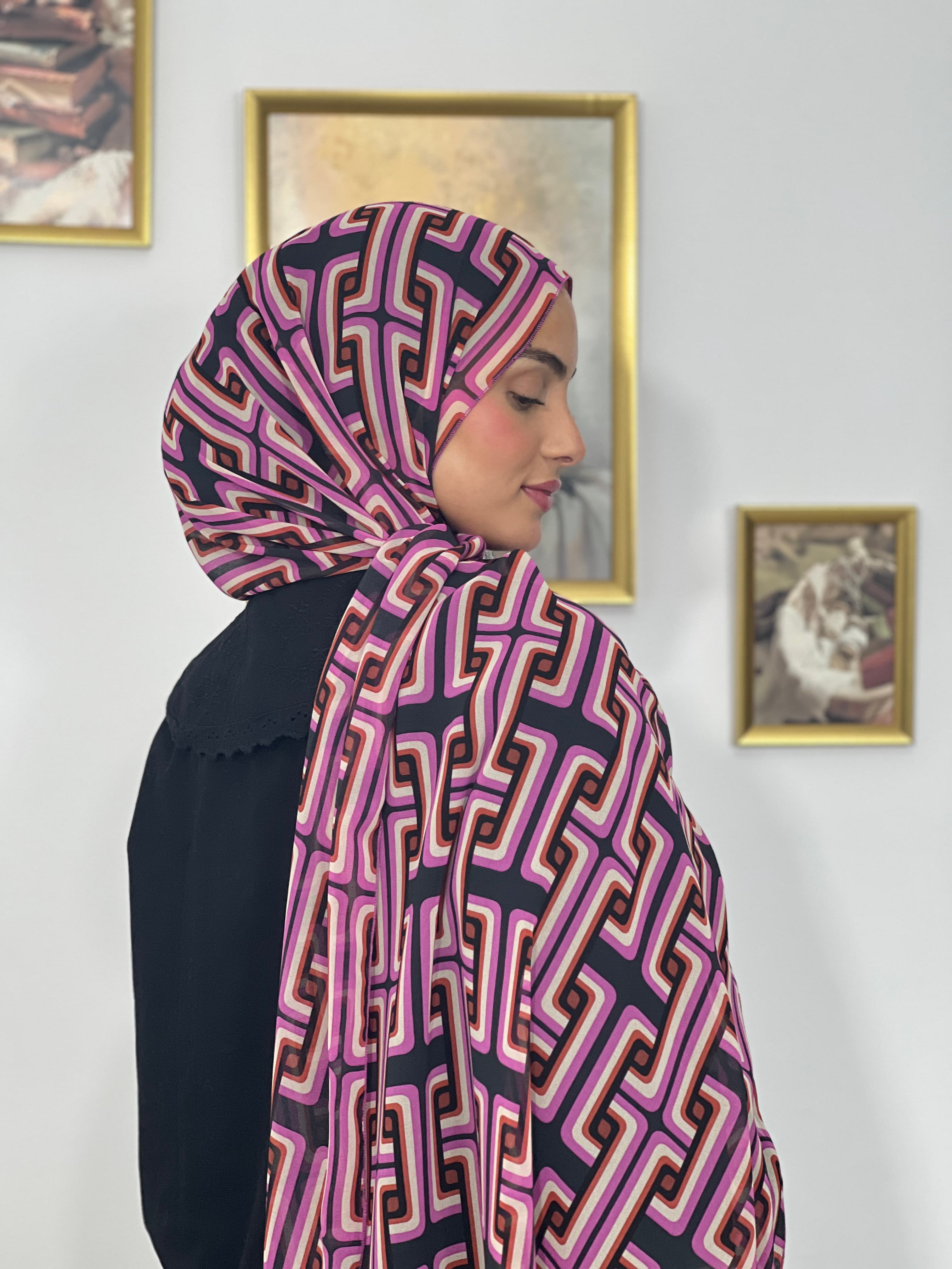 Allurina scarf - "Pink Labyrinth"