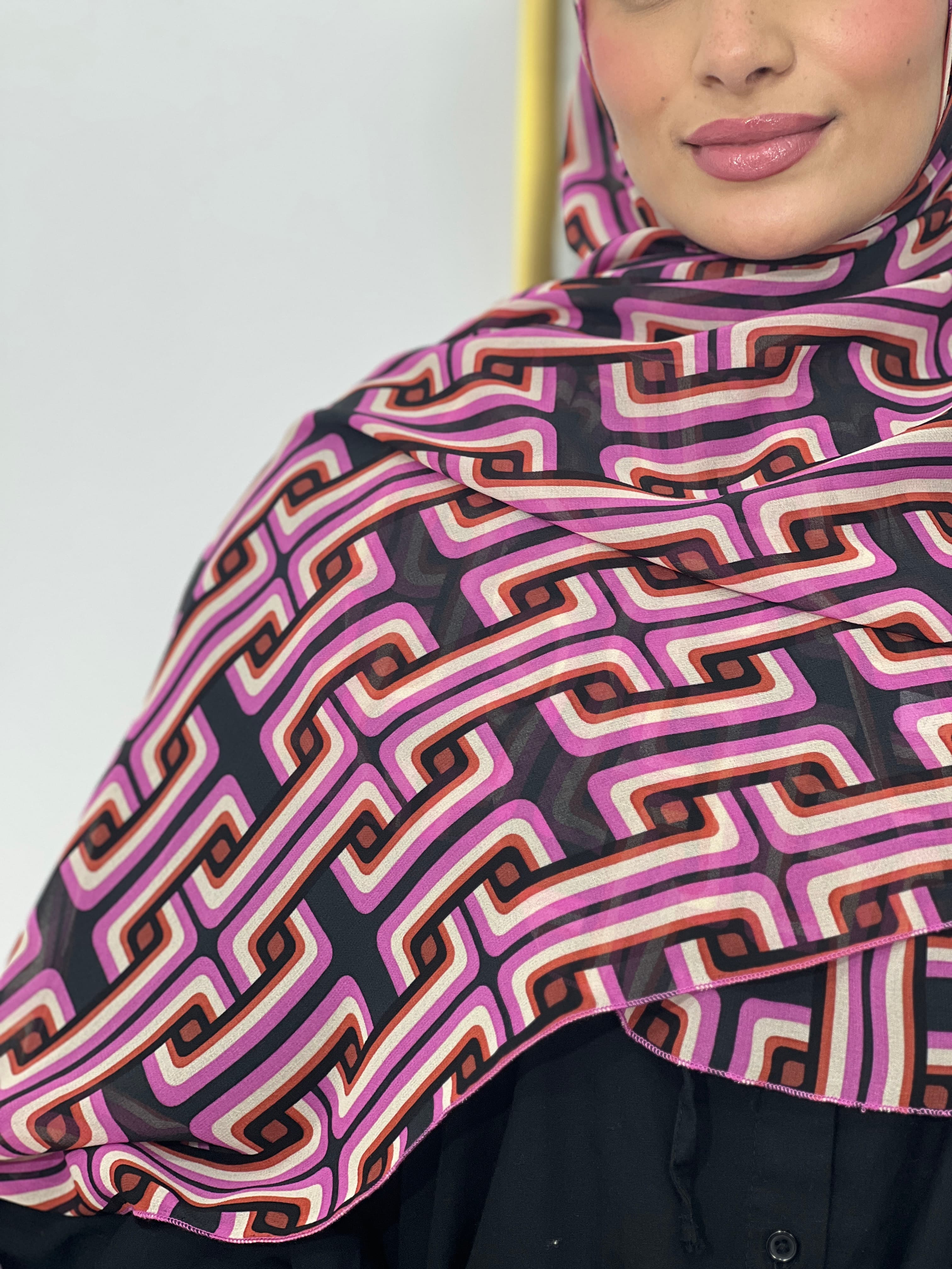 Allurina scarf - "Pink Labyrinth"