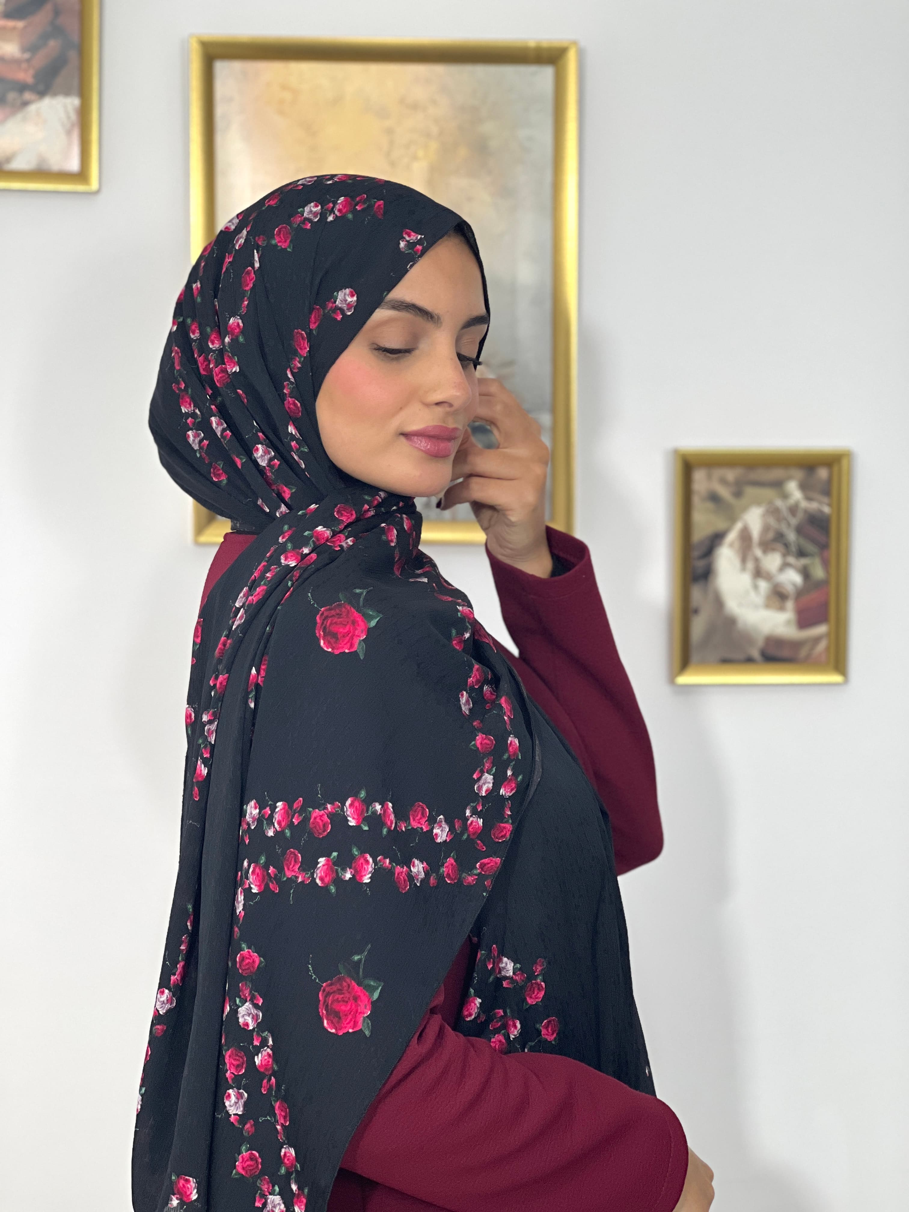 Allurina scarf - "Black Rosette"