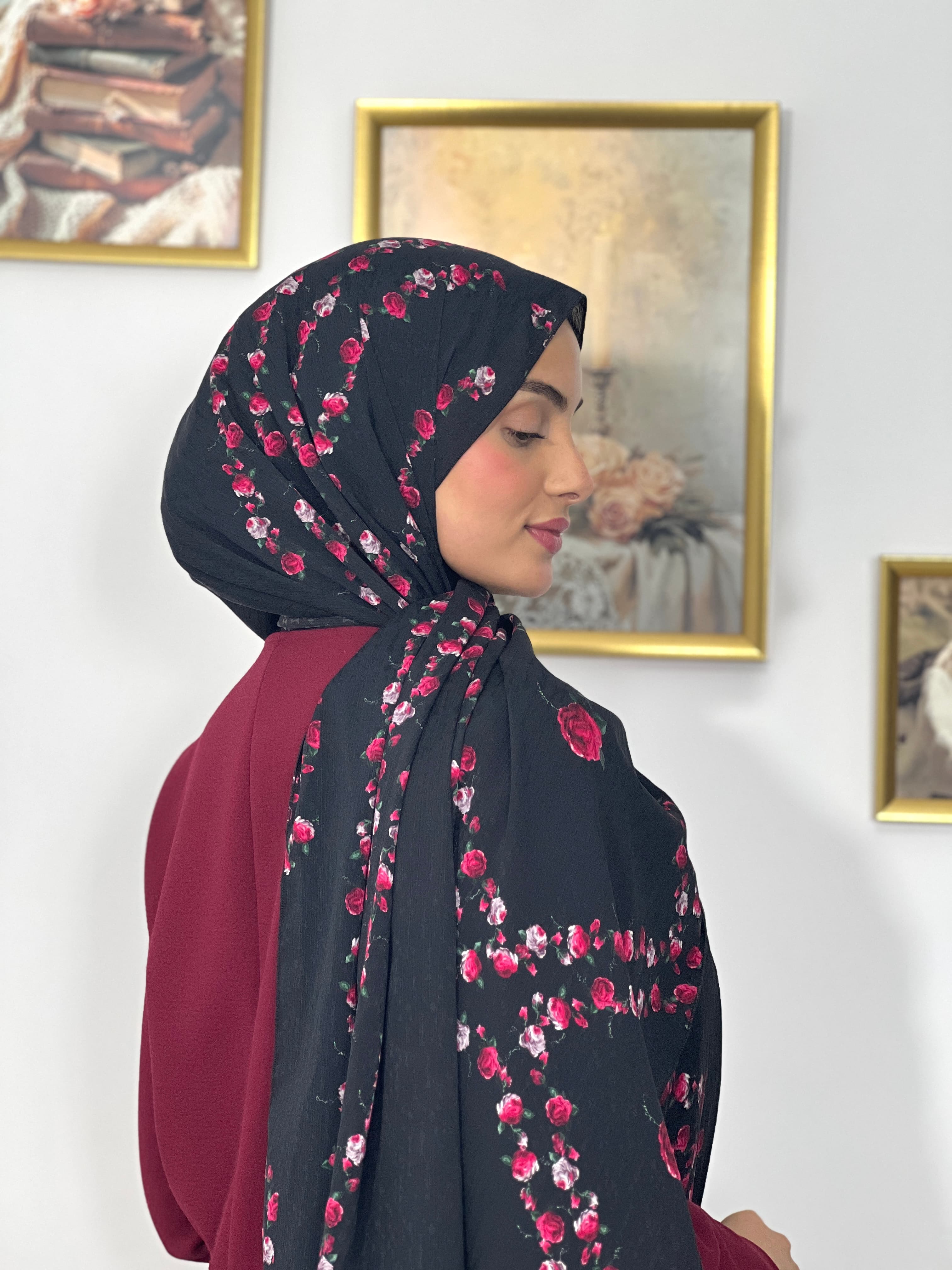 Allurina scarf - "Black Rosette"