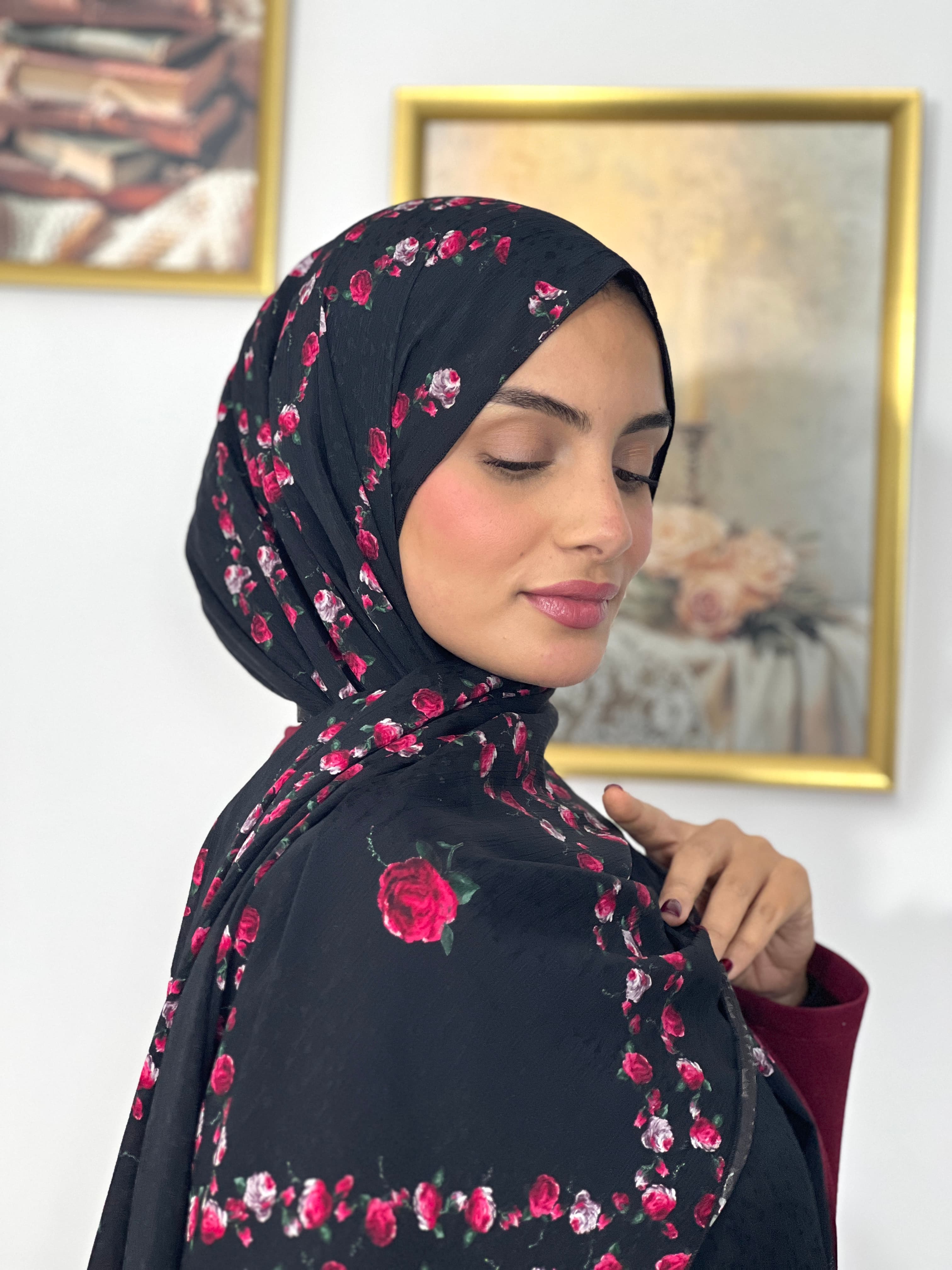 Allurina scarf - "Black Rosette"