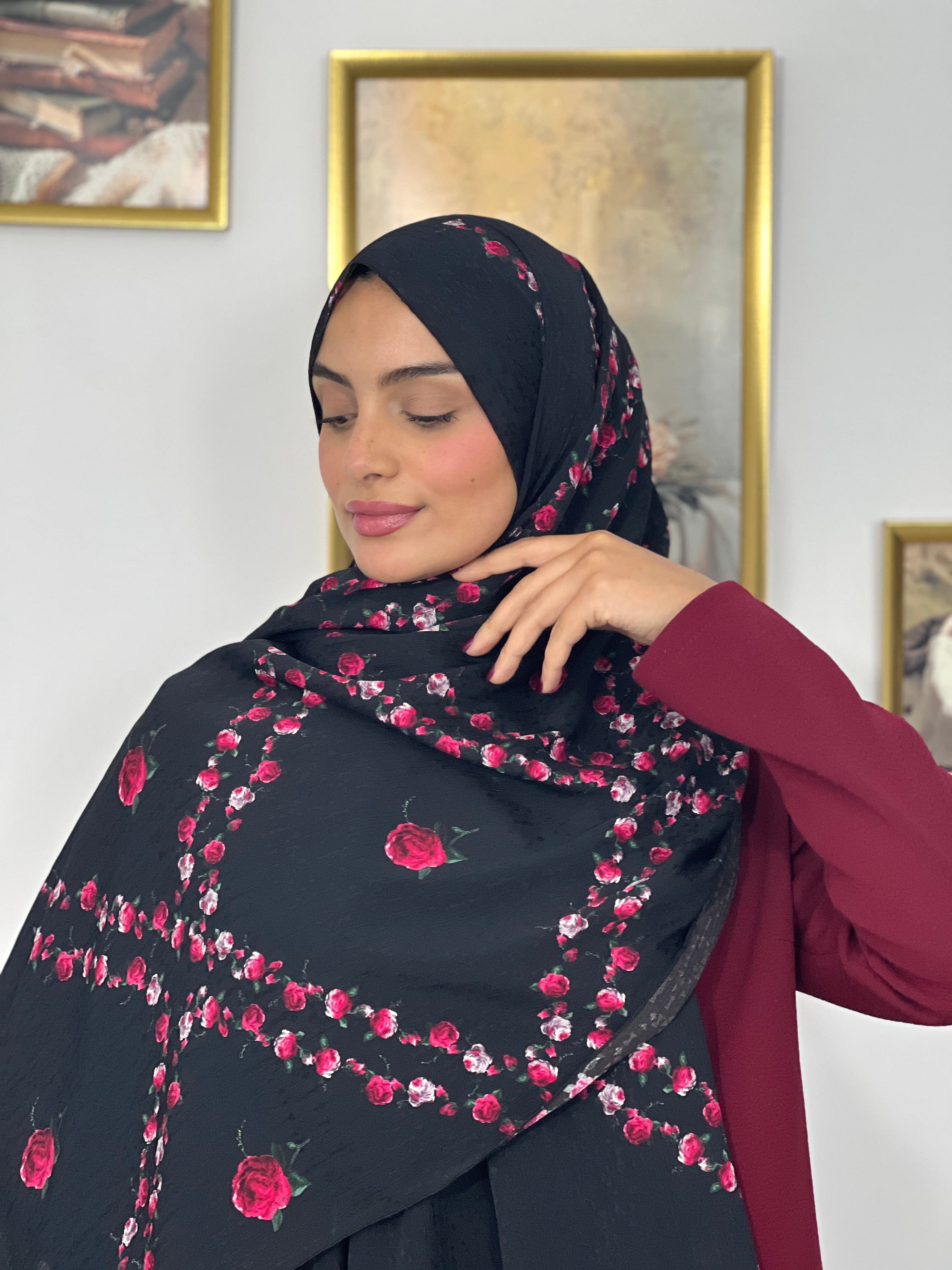 Allurina scarf - "Black Rosette"