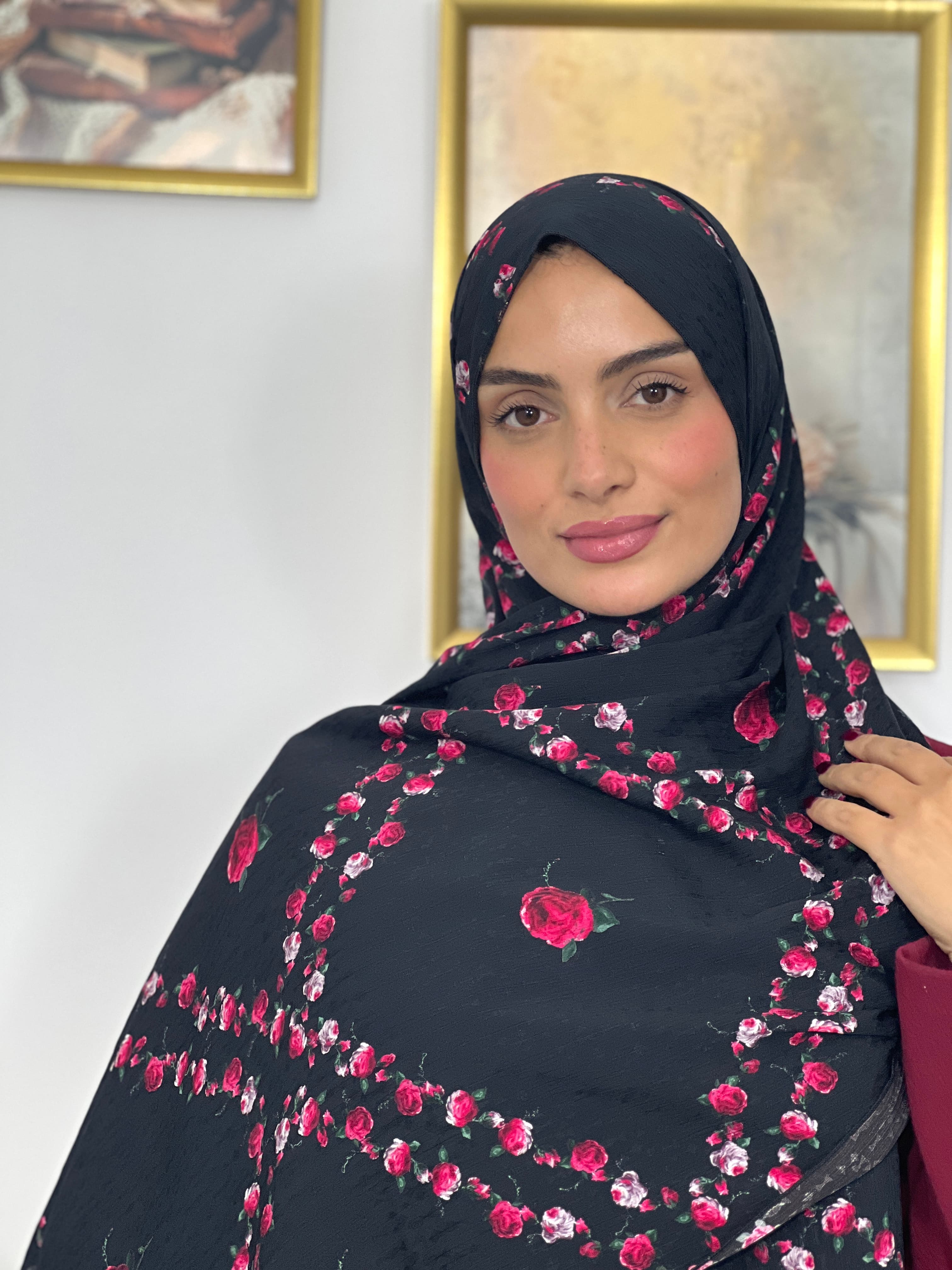 Allurina scarf - "Black Rosette"