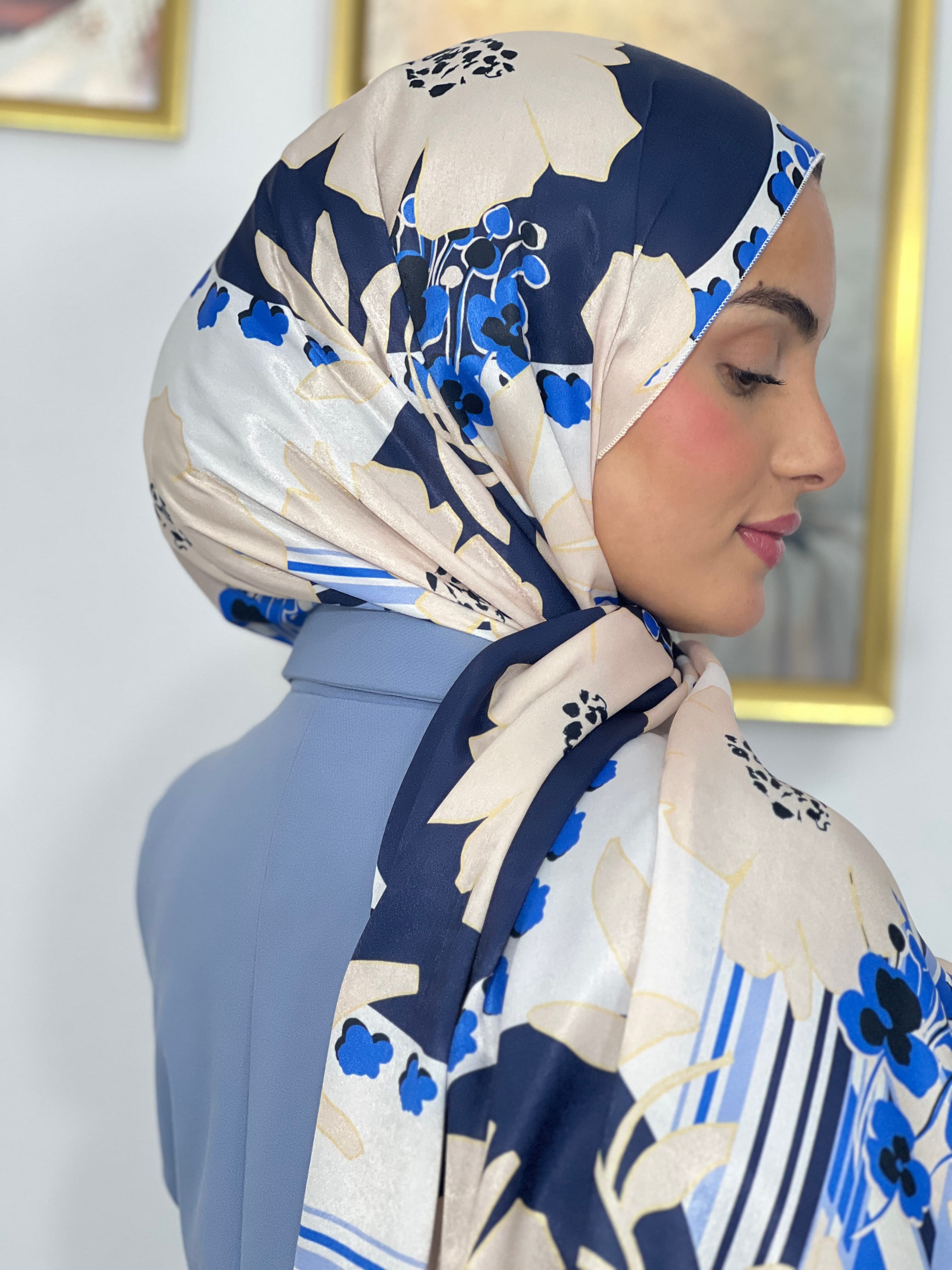 Allurina scarf - "Blue Ivory"