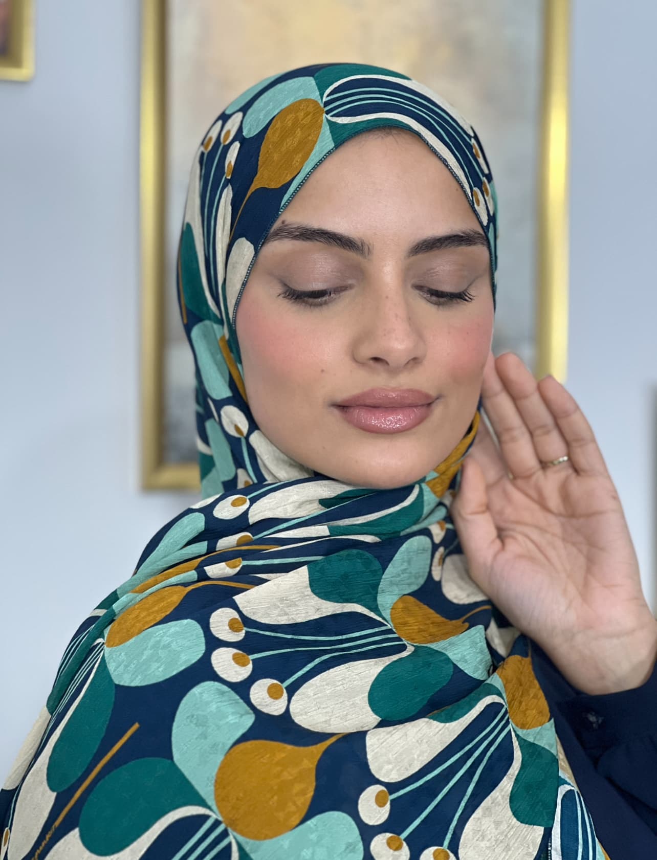 Allurina scarf - "Groovy Tulip"