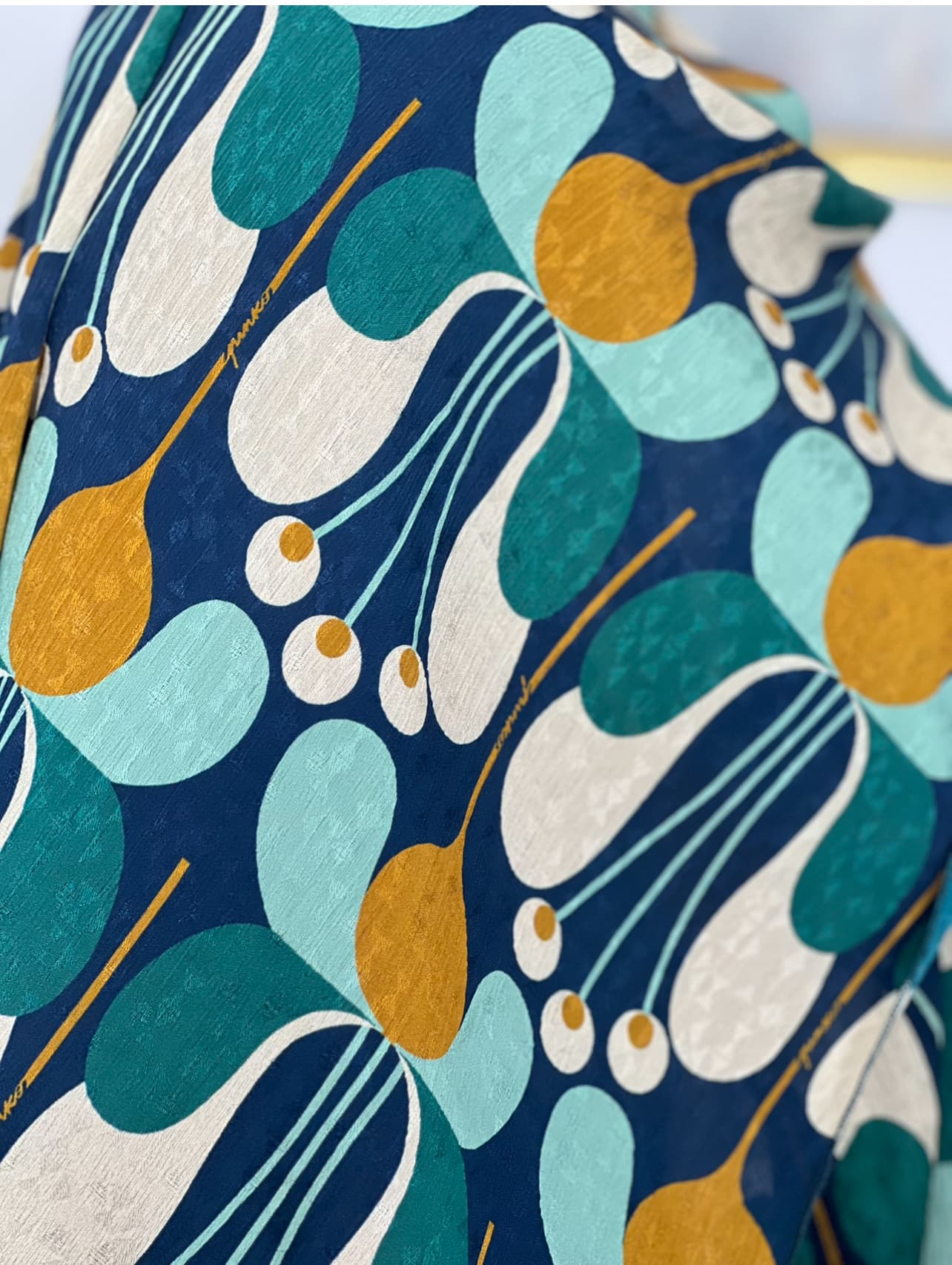 Allurina scarf - "Groovy Tulip"