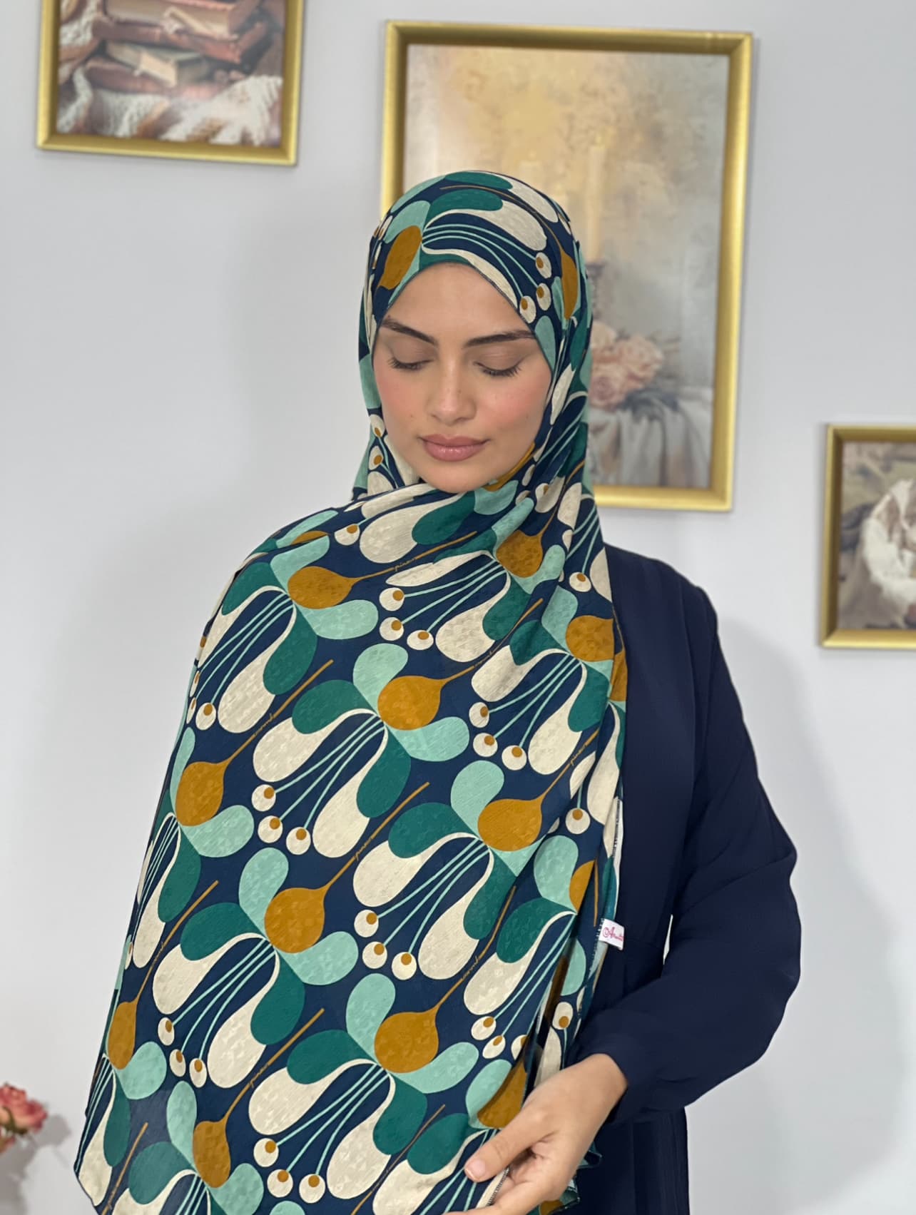 Allurina scarf - "Groovy Tulip"